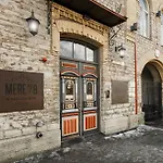 Modern Studio Next To Old Town